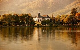 لوبوتا ليك ريزورت آند سبا